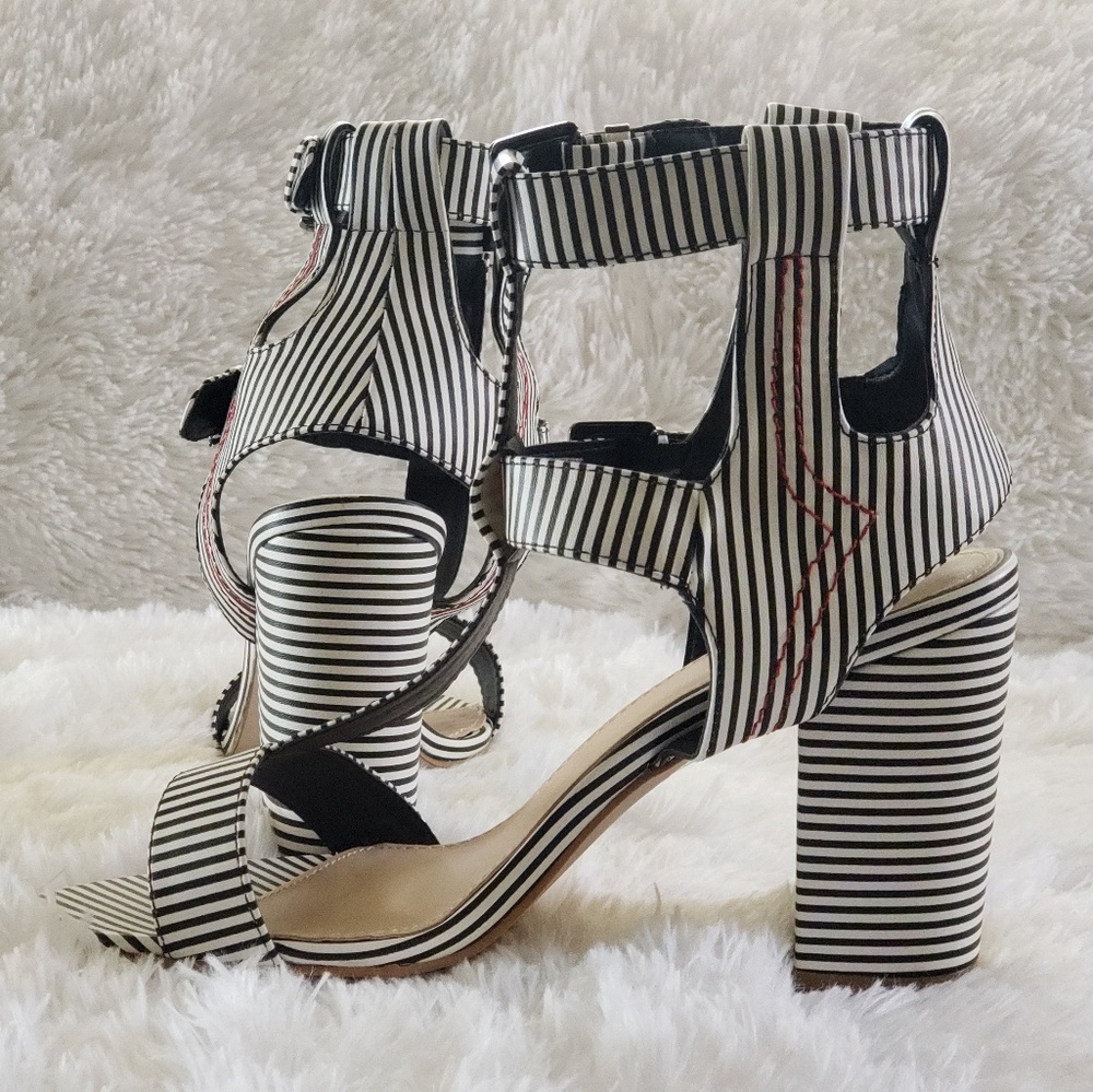 👡 Black & White heeled sandals
